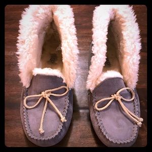 UGG Alena Slipper, excellent condition!